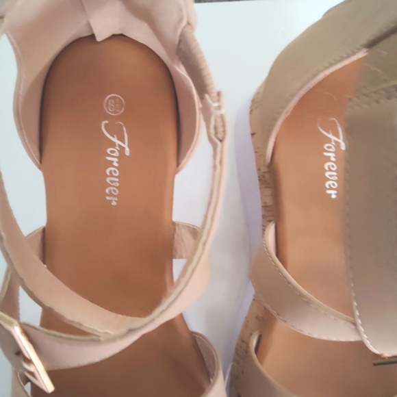 Class 20 Women's Forever Double Band Buckle Platform Sandals Size 8 1/2 New - Picture 4 of 7